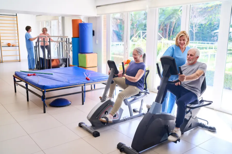 Echiparea unei clinici de kinetoterapie cu aparate fitness profesionale